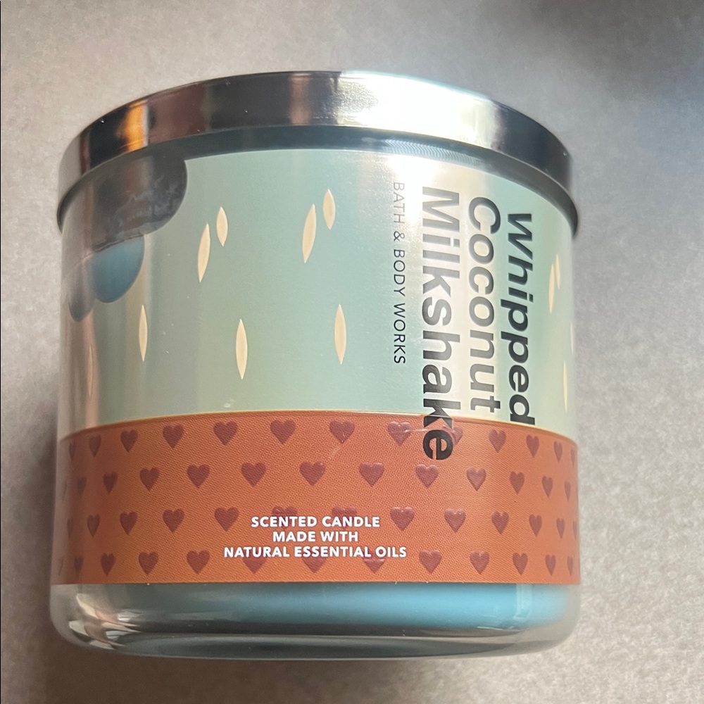 NWT Bath & Body Works Whipped Coconut Milkshake Candle